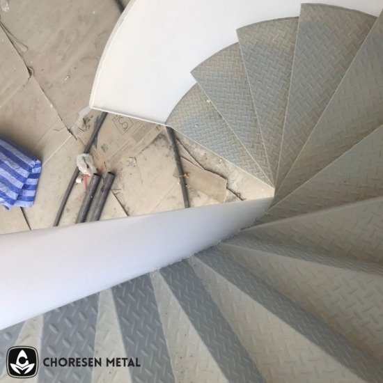 จำหน่ายบันไดเหล็ก ตามขนาด เหล็กแผ่นลายตีนไก่  เหล็กแผ่นกันลื่น 